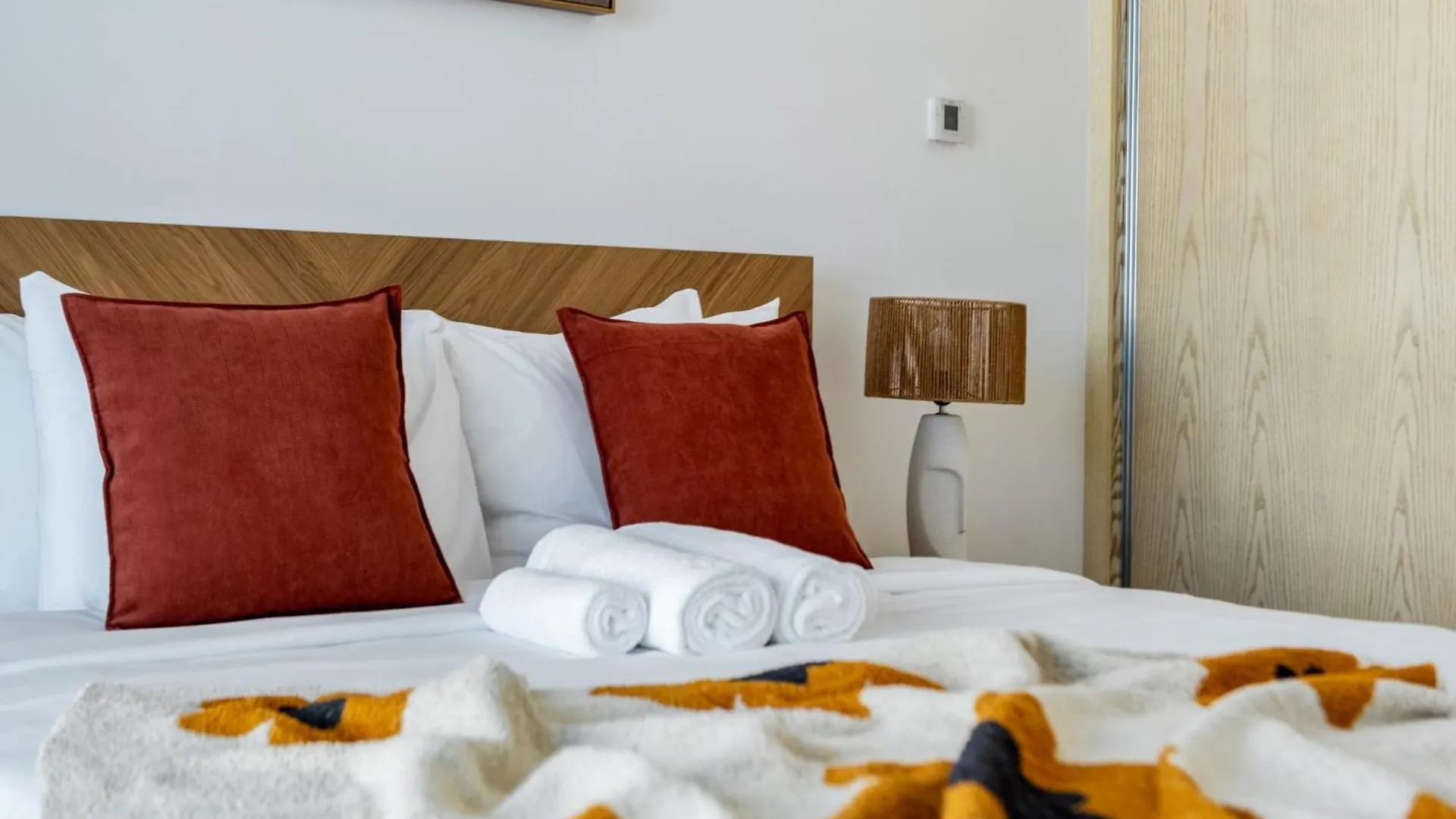 Artistic Retreat In Jbr With Private Beach Access Dubai 0*,