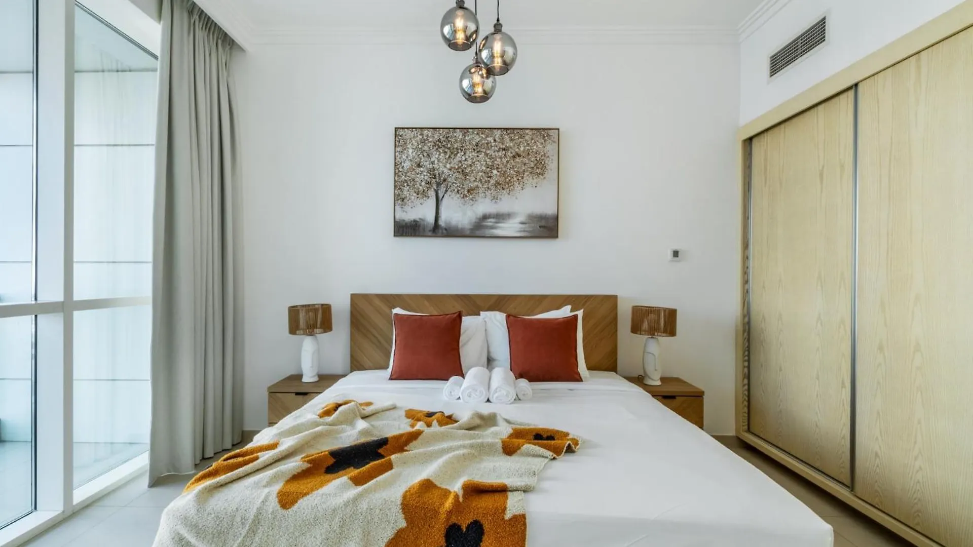 Artistic Retreat In Jbr With Private Beach Access Dubai United Arab Emirates