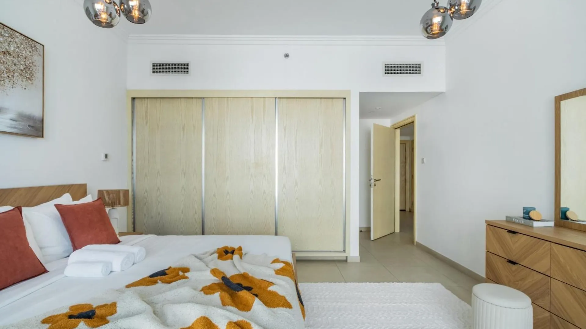 Apartment Artistic Retreat In Jbr With Private Beach Access Dubai